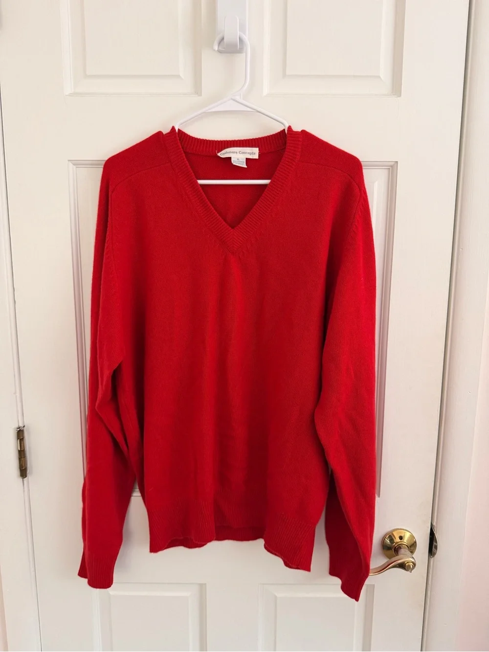 100% Cashmere Classic V-Neck Men's Sweater - Red